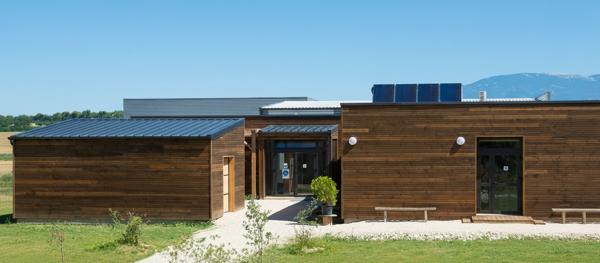 Bâtiment polyvalent avec fort potentiel activité professionnelle & habitation Saint didier
