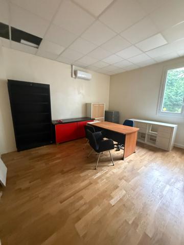 Bureaux Aubervilliers 1 pièce(s) 61 m2
