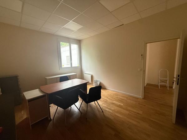 Bureaux Aubervilliers 1 pièce(s) 61 m2