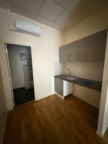 Bureaux Aubervilliers 1 pièce(s) 61 m2
