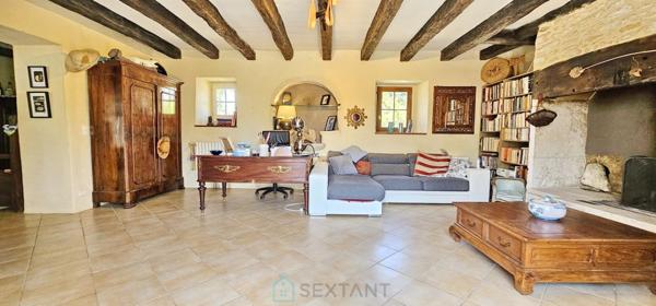 A Rocamadour belle longère avec piscine avec une superbe vue.