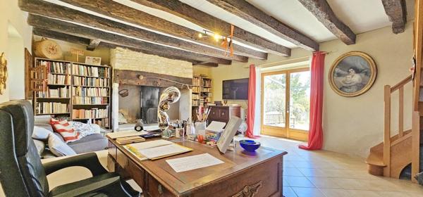 A Rocamadour belle longère avec piscine avec une superbe vue.