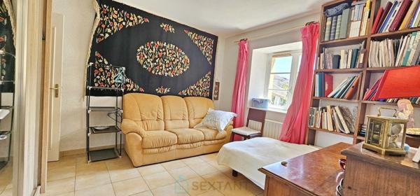 A Rocamadour belle longère avec piscine avec une superbe vue.