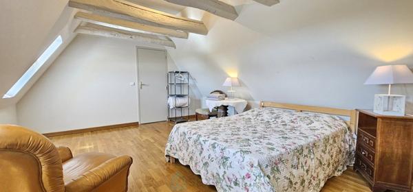 A Rocamadour belle longère avec piscine avec une superbe vue.