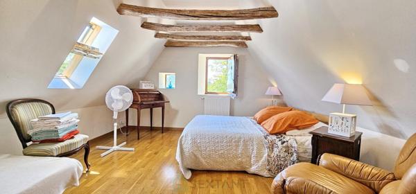 A Rocamadour belle longère avec piscine avec une superbe vue.