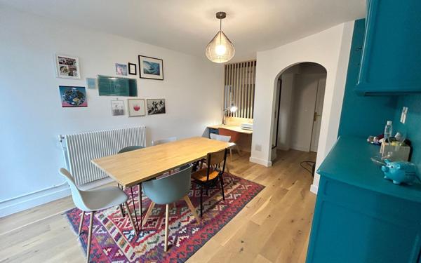 Appartement à louer    4 pièces •  Bordeaux