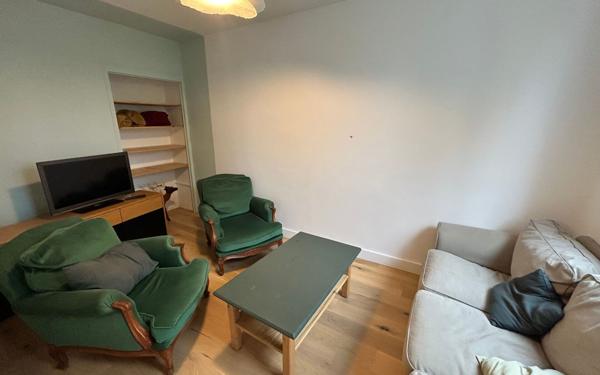 Appartement à louer    4 pièces •  Bordeaux