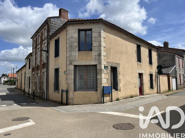 Maison à vendre 5 pièces 97 m² Saint-Amand-sur-Sèvre