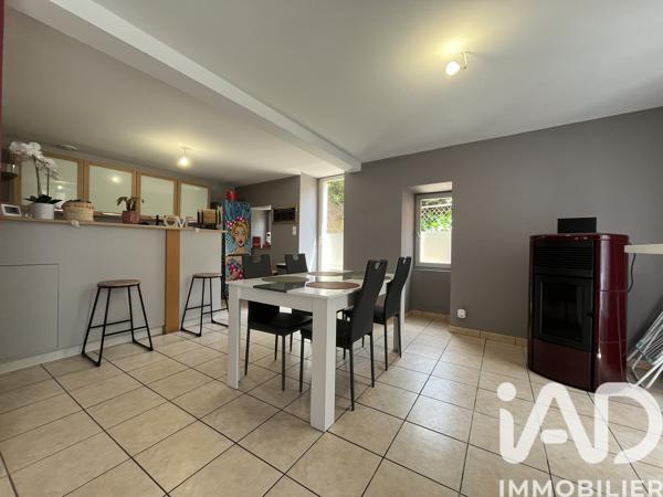 Maison à vendre 5 pièces 97 m² Saint-Amand-sur-Sèvre