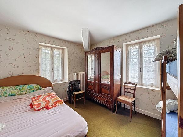 Jolie maison de ville familiale de 125 m2, 5 chambres, avec extérieur, au calme, vue dégagée