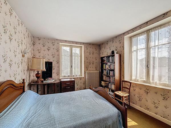 Jolie maison de ville familiale de 125 m2, 5 chambres, avec extérieur, au calme, vue dégagée