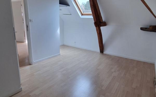 Maison à louer    3 pièces • 88 m2 Cinq-Mars-la-Pile