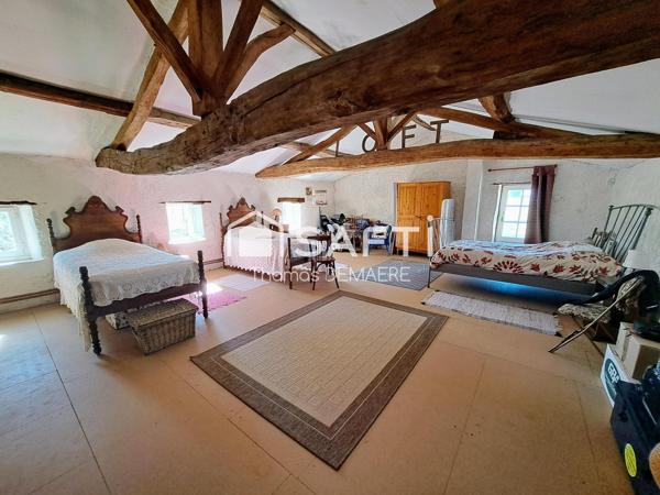 Superbe longère familiale de charme sur plus de 7000 m² de terrain arboré