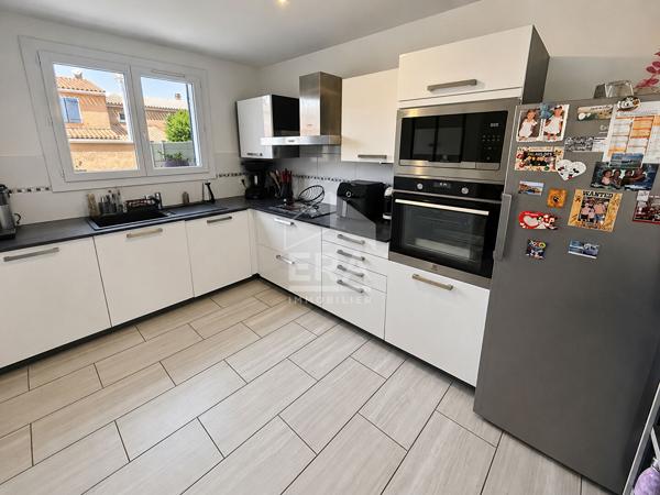 VITROLLES - LES PINCHINADES - Maison mitoyenne T4 de 108m2 sur une parcelle de 190m2 avec garage