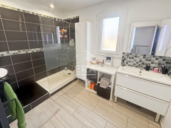 VITROLLES - LES PINCHINADES - Maison mitoyenne T4 de 108m2 sur une parcelle de 190m2 avec garage