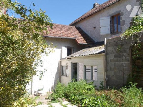 SOUMANS (23) CREUSE, A vendre maison de famille de 150 m² hab. avec dépendances en centre bourg...