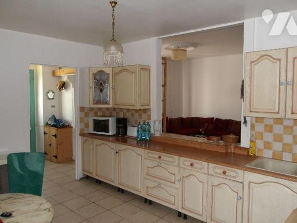 SOUMANS (23) CREUSE, A vendre maison de famille de 150 m² hab. avec dépendances en centre bourg...