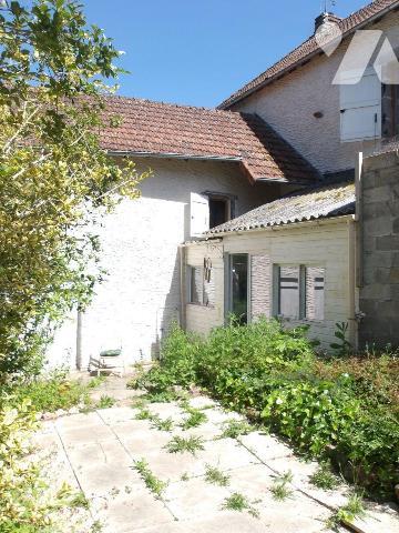 SOUMANS (23) CREUSE, A vendre maison de famille de 150 m² hab. avec dépendances en centre bourg...