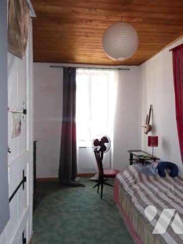SOUMANS (23) CREUSE, A vendre maison de famille de 150 m² hab. avec dépendances en centre bourg...