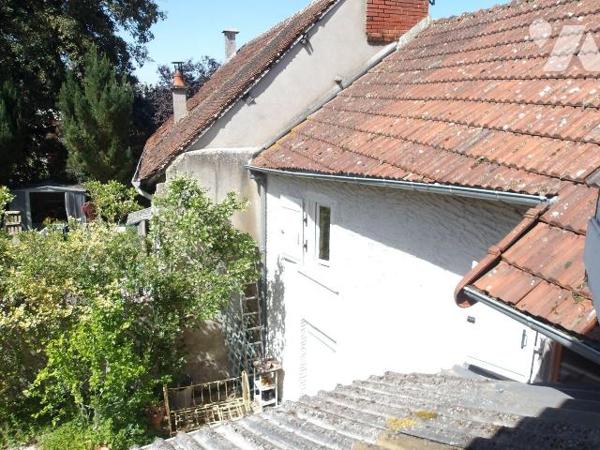 SOUMANS (23) CREUSE, A vendre maison de famille de 150 m² hab. avec dépendances en centre bourg...