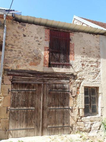 SOUMANS (23) CREUSE, A vendre maison de famille de 150 m² hab. avec dépendances en centre bourg...