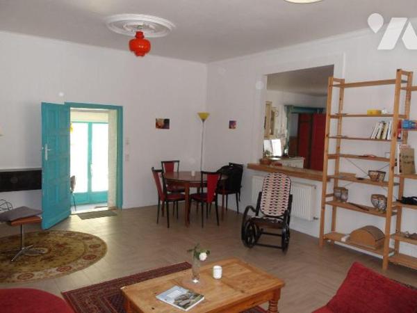 SOUMANS (23) CREUSE, A vendre maison de famille de 150 m² hab. avec dépendances en centre bourg...