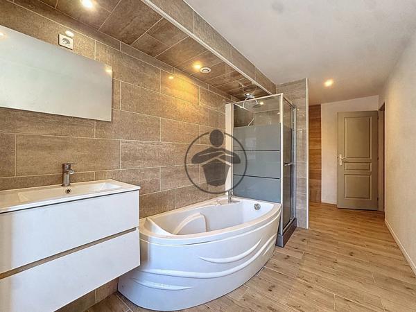 Vente                                                      Maison
                        
                     3 pièces                      99 m2                     à Harly