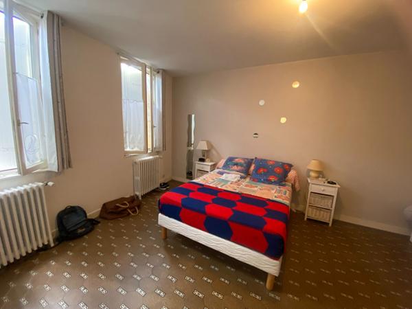 Maison de faubourg avec jardin, à deux pas du centre-ville