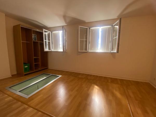 Maison de faubourg avec jardin, à deux pas du centre-ville