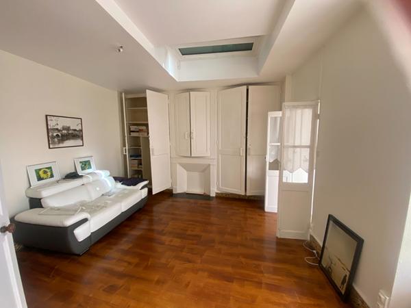 Maison de faubourg avec jardin, à deux pas du centre-ville