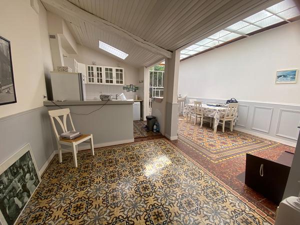 Maison de faubourg avec jardin, à deux pas du centre-ville