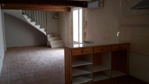 Maison à louer    3 pièces •  Estézargues