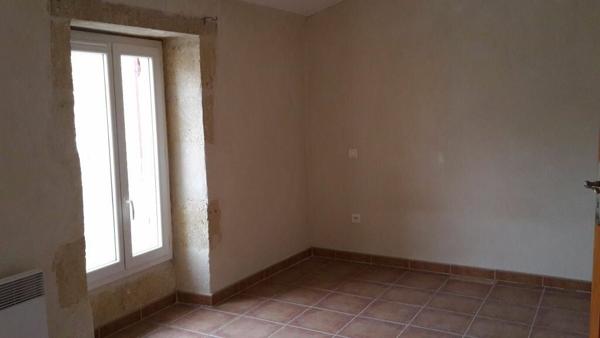 Maison à louer    3 pièces •  Estézargues