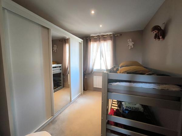 Maison 4 faces avec piscine et garage à vendre à Palaja, quartier calme