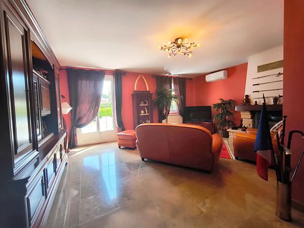 Maison 4 faces avec piscine et garage à vendre à Palaja, quartier calme