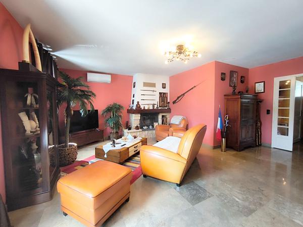 Maison 4 faces avec piscine et garage à vendre à Palaja, quartier calme