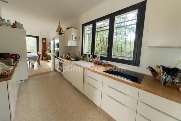 LUNEL (34400) – PROPRIÉTÉ DE CARACTÈRE – PISCINE – T2 INDÉPENDANT – TERRAIN 2 HECTARES – CALME – EXPOSITION SUD – NATURE