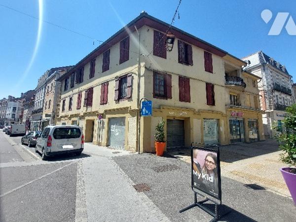 Au cœur de SAINT GAUDENS, immeuble 450 m² avec beaucoup de potentiel. A rénover.