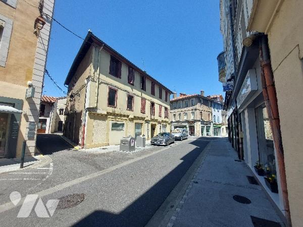 Au cœur de SAINT GAUDENS, immeuble 450 m² avec beaucoup de potentiel. A rénover.