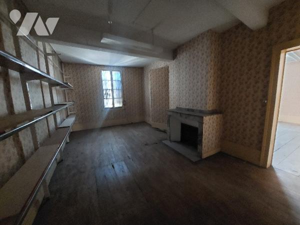 Au cœur de SAINT GAUDENS, immeuble 450 m² avec beaucoup de potentiel. A rénover.