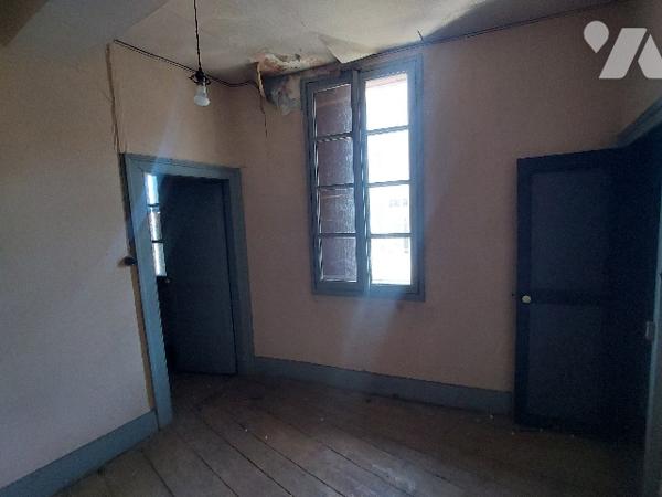 Au cœur de SAINT GAUDENS, immeuble 450 m² avec beaucoup de potentiel. A rénover.