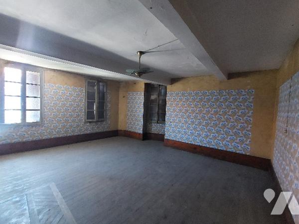 Au cœur de SAINT GAUDENS, immeuble 450 m² avec beaucoup de potentiel. A rénover.