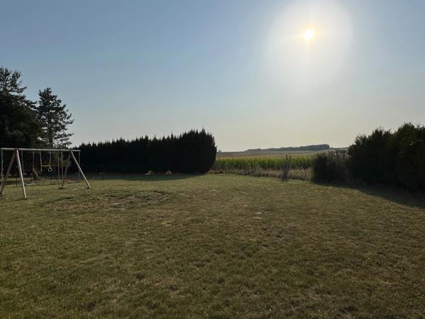 MAISON DE PLAIN PIED AU BORD DU LAC