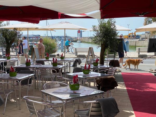 ILE D'OLÉRON (17), A Vendre Fonds commerce Bar licence4, Restaurant, brasserie de la mer emplac N°1 vue mer & Port