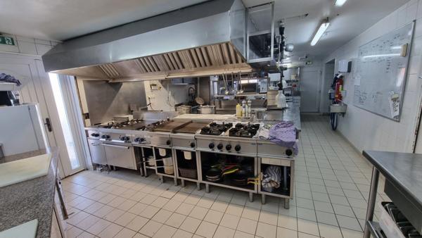 ILE D'OLÉRON (17), A Vendre Fonds commerce Bar licence4, Restaurant, brasserie de la mer emplac N°1 vue mer & Port