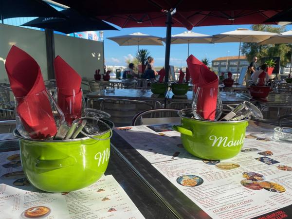 ILE D'OLÉRON (17), A Vendre Fonds commerce Bar licence4, Restaurant, brasserie de la mer emplac N°1 vue mer & Port