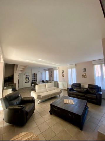 Maison familiale 8 pièces à Villers-Bretonneux – Exclusivité Agence Principale 457 000 € ** - Référence 13857