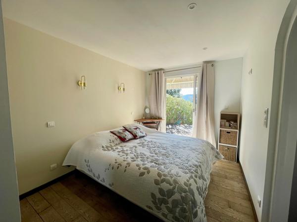 Maison avec vue panoramique, piscine et garage