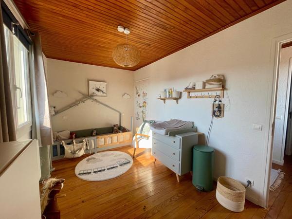 Maison avec vue panoramique, piscine et garage