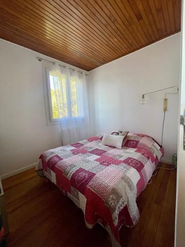 Maison avec vue panoramique, piscine et garage